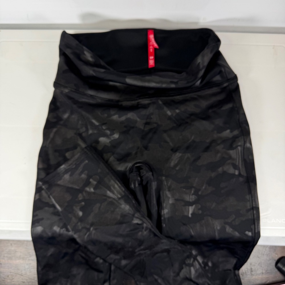 SPANX Camo Print Leggings Black Grey Shiny Athleisure Activewear Size S P